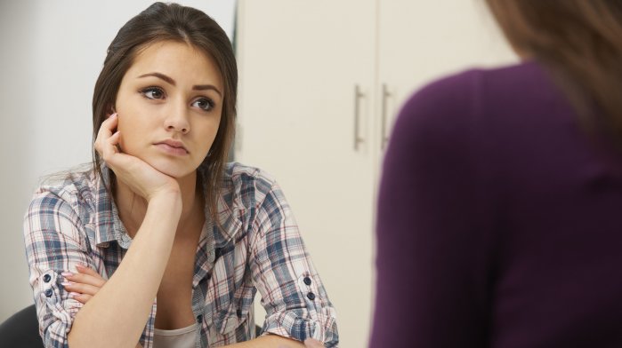 Ako môže učiteľ pomôcť smútiacemu adolescentovi 