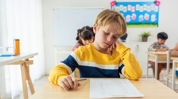 Ako sa smútok detí prejavuje v škole